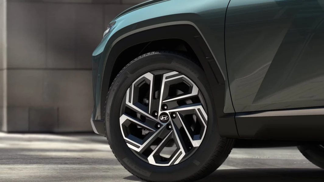 HME NX4 PHEV Regular Eviz EXT T2P Cypress+Green+Pearl SHOT 06 4X3